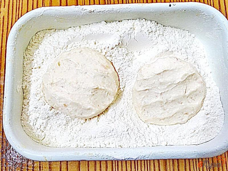 Фото приготовление рецепта: Сырники с персиками шаг №7