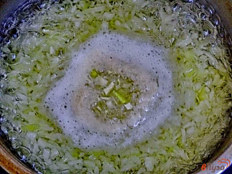 Фото приготовление рецепта: Тефтели с капустой в соусе шаг №2