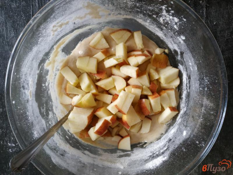 Фото приготовление рецепта: Яблочные кексы с Нутеллой шаг №6