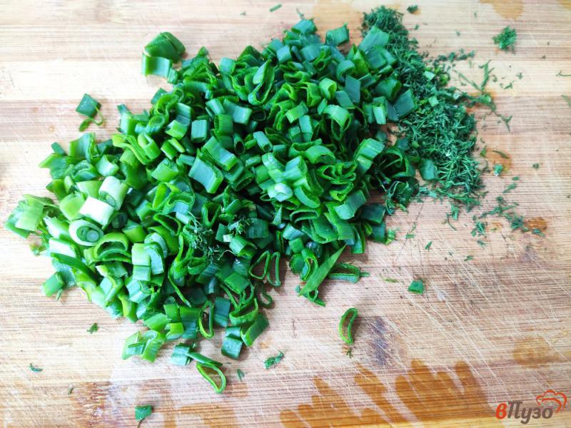 Фото приготовление рецепта: Овощной салат с зеленью и кунжутом шаг №1