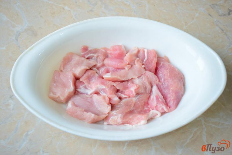 Фото приготовление рецепта: Свинина под картофельной шубой шаг №1