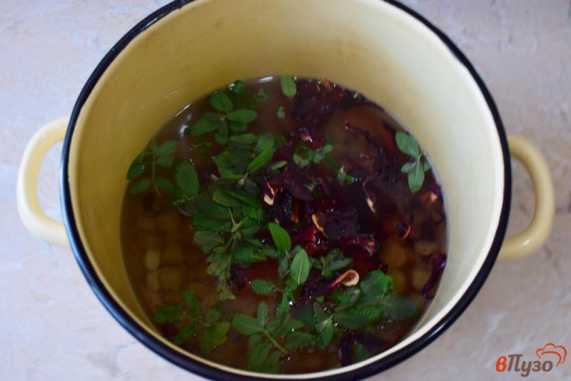 Фото приготовление рецепта: Холодный чай с ревенем шаг №3