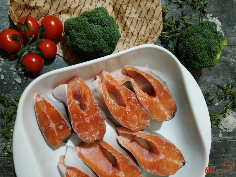 Фото приготовление рецепта: Форель запеченная с лимоном и оливками шаг №2