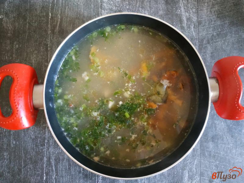 Фото приготовление рецепта: Суп с лисичками и тушенкой шаг №6