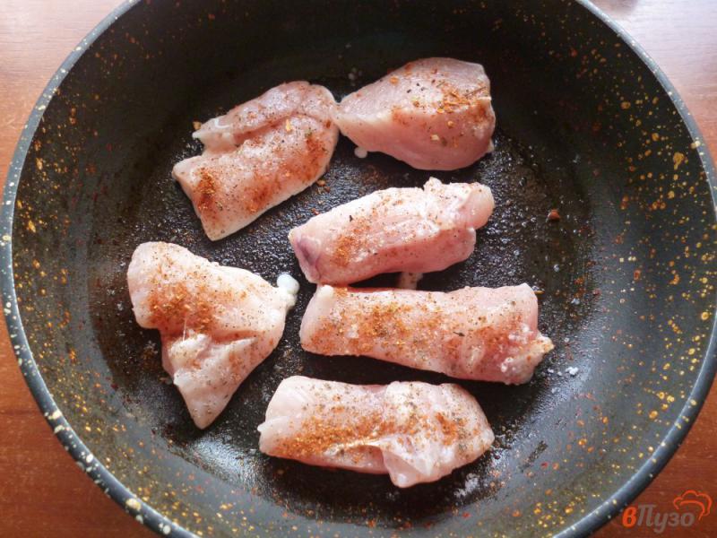 Фото приготовление рецепта: Куриное филе с овощами в духовке шаг №1