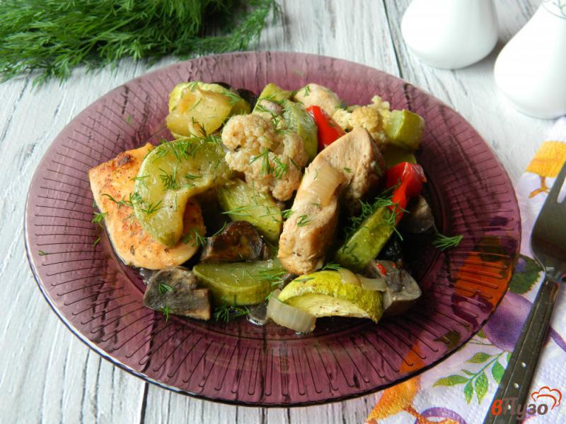 Фото приготовление рецепта: Куриное филе с овощами в духовке шаг №8