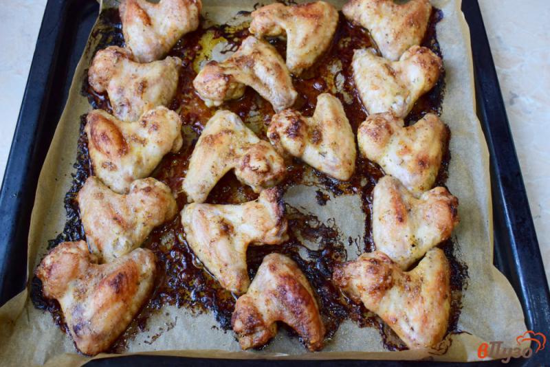 Фото приготовление рецепта: Куриные крылышки в майонезе с горчицей шаг №6