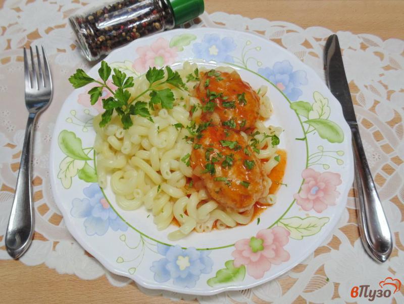 Фото приготовление рецепта: Биточки из свинины в томатном соусе шаг №8
