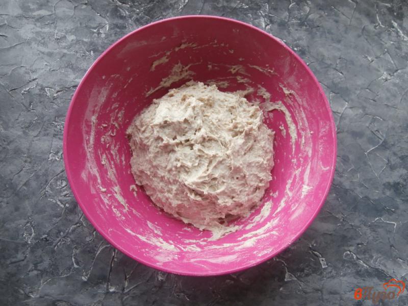 Фото приготовление рецепта: Пшенично-ржаной хлеб на закваске шаг №4
