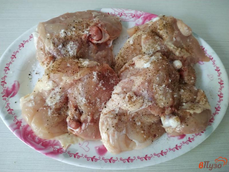 Фото приготовление рецепта: Запечённые куриные бедра в соусе сацебели шаг №1