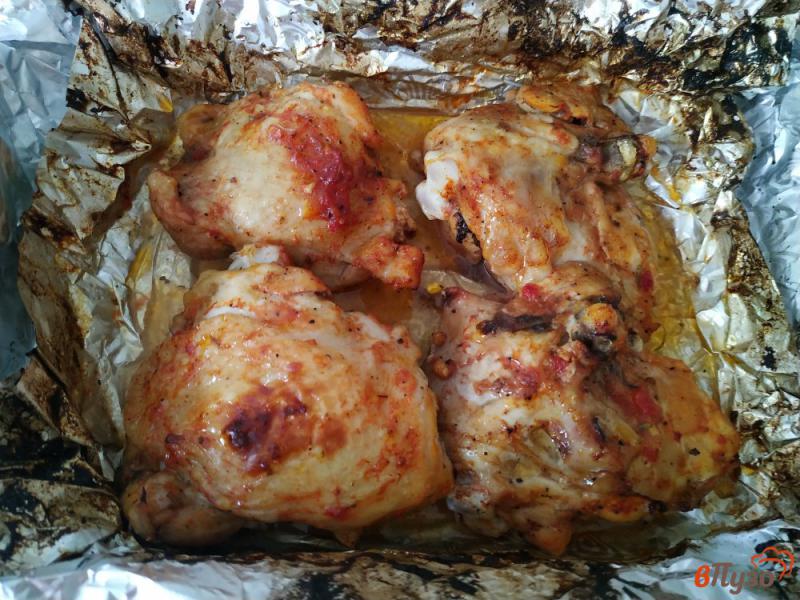 Фото приготовление рецепта: Запечённые куриные бедра в соусе сацебели шаг №6