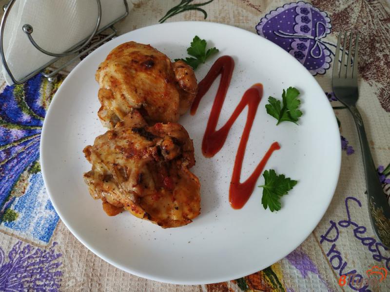 Фото приготовление рецепта: Запечённые куриные бедра в соусе сацебели шаг №7