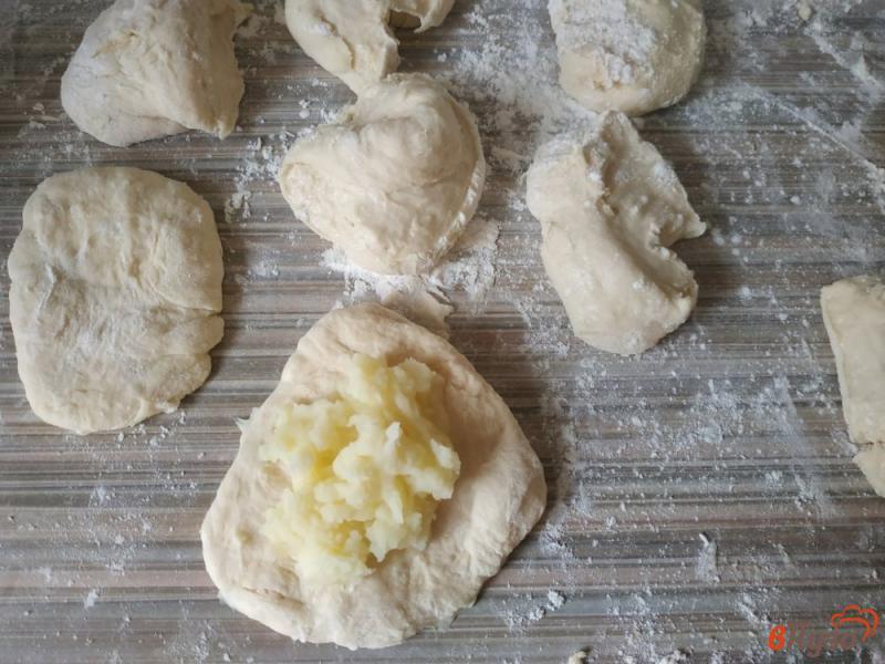 Фото приготовление рецепта: Пирожки с картофелем шаг №8