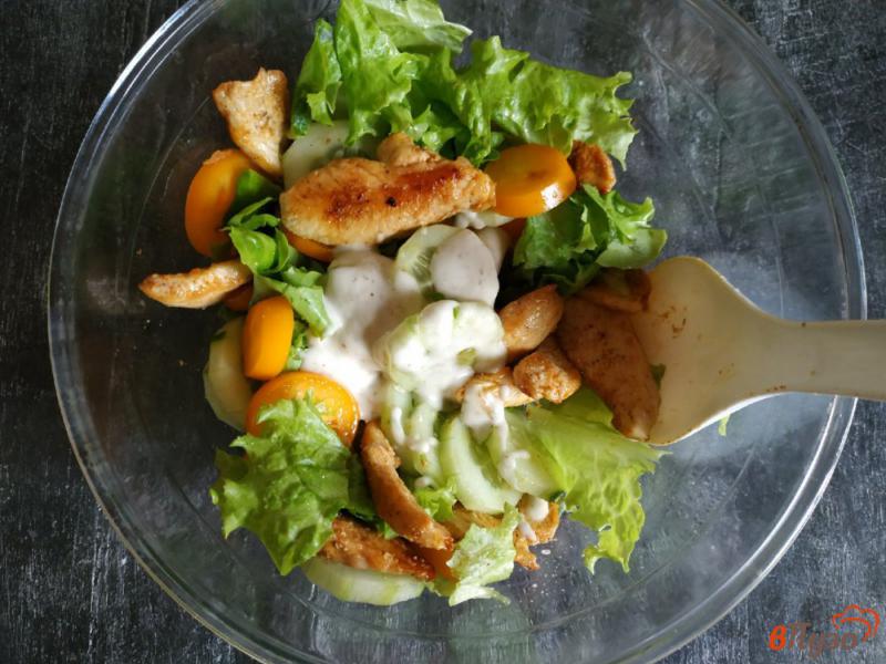 Фото приготовление рецепта: Салат с курицей и овощами шаг №5