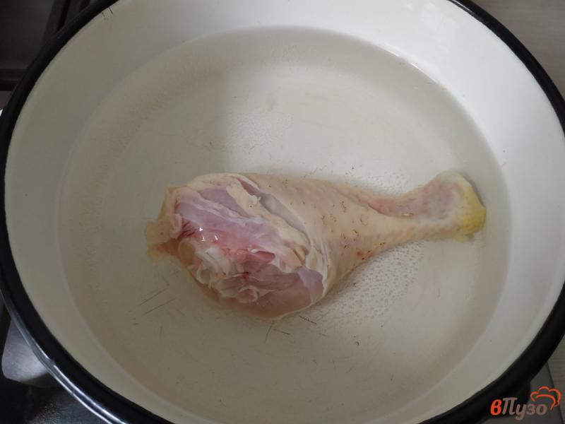 Фото приготовление рецепта: Куриный бульон с пельменями шаг №1