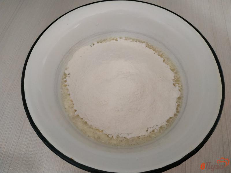 Фото приготовление рецепта: Жареные пирожки с рисом и печенью шаг №5
