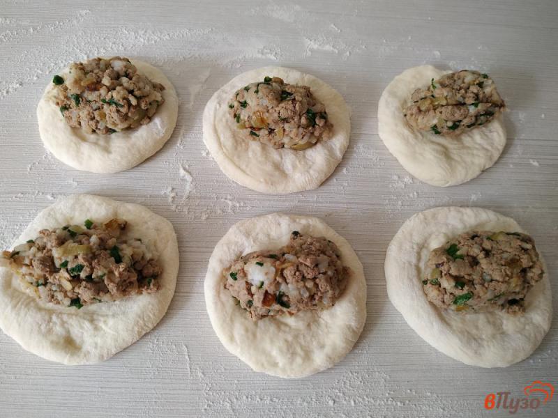 Фото приготовление рецепта: Жареные пирожки с рисом и печенью шаг №16