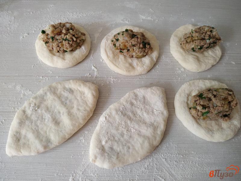 Фото приготовление рецепта: Жареные пирожки с рисом и печенью шаг №17