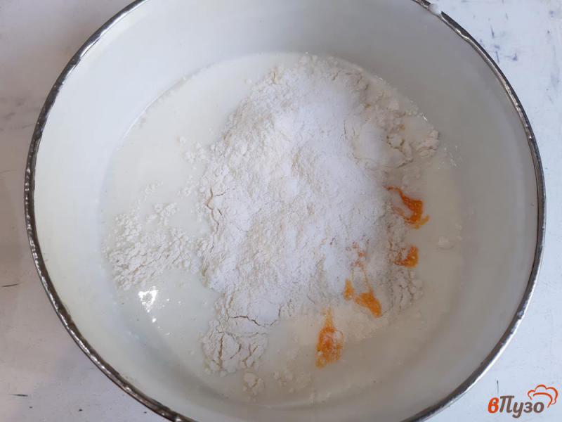 Фото приготовление рецепта: Блины на йогурте шаг №2