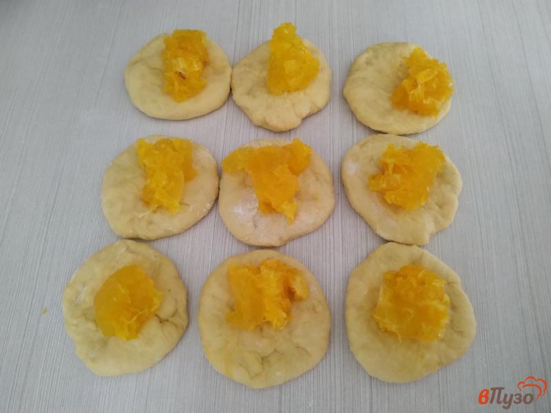 Фото приготовление рецепта: Булочки с апельсиновой начинкой шаг №9