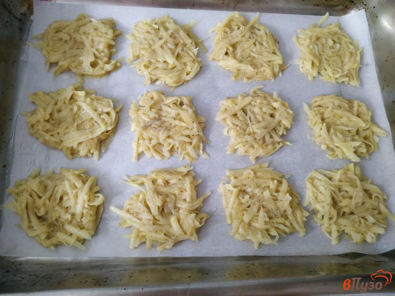 Фото приготовление рецепта: Картофельные драники в духовке шаг №5