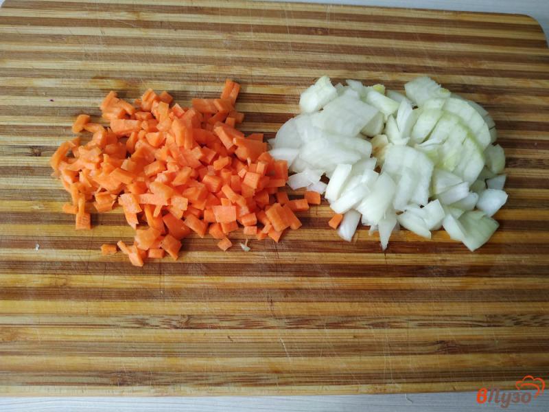 Фото приготовление рецепта: Суп со шпинатом и щавелем на курином бульоне шаг №2