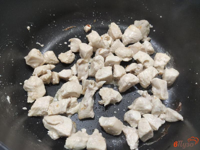 Фото приготовление рецепта: Гречка с курицей грибами и овощами шаг №5