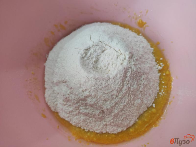 Фото приготовление рецепта: Песочное печенье на варёных желтках шаг №4