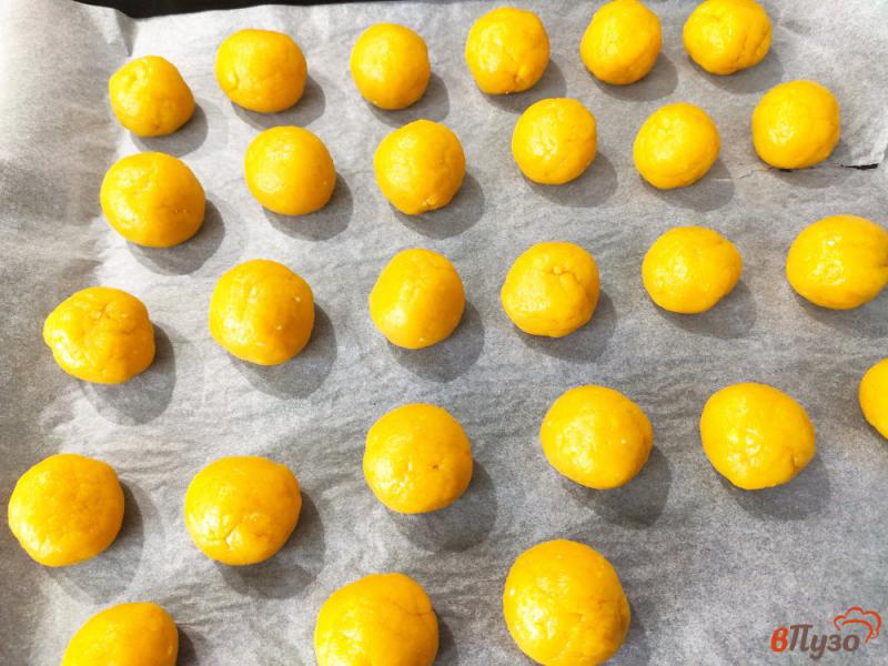 Фото приготовление рецепта: Песочное печенье на варёных желтках шаг №7