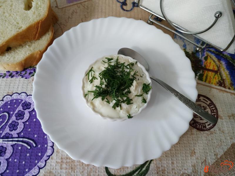 Фото приготовление рецепта: Яйцо пашот с адыгейским сыром в пароварке шаг №6