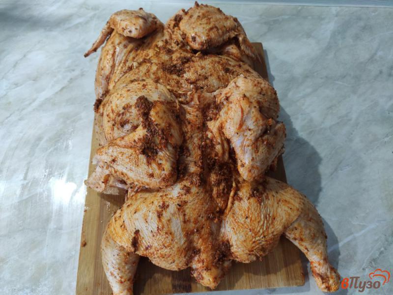 Фото приготовление рецепта: Цыплята запечённые целиком шаг №3