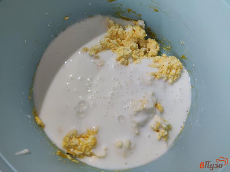 Фото приготовление рецепта: Творожно-сырные оладьи шаг №2