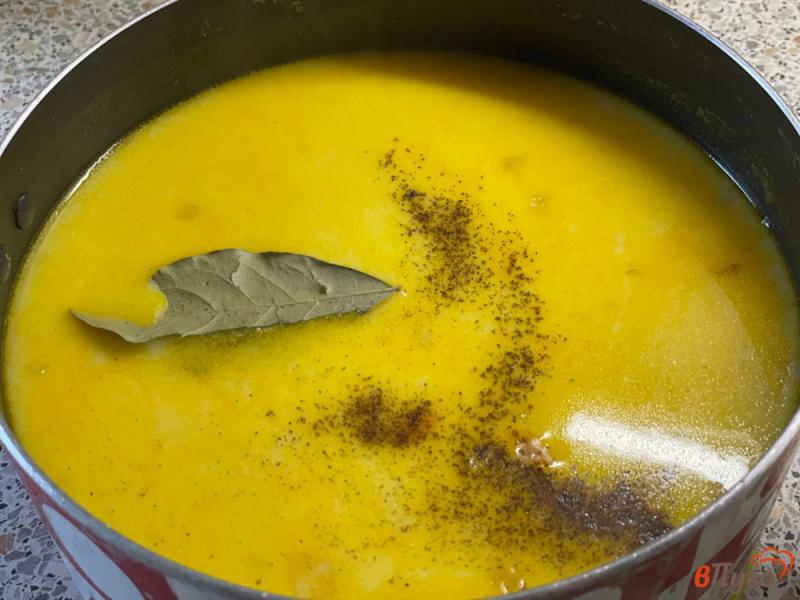 Фото приготовление рецепта: Сырный суп с вермишелью шаг №6