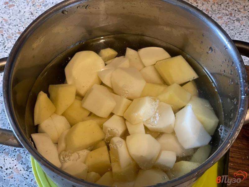Фото приготовление рецепта: Картофельное пюре с шампиньонами и луком шаг №1