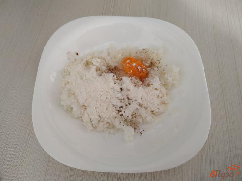 Фото приготовление рецепта: Запечённые сосиски в рисовой шубке шаг №2