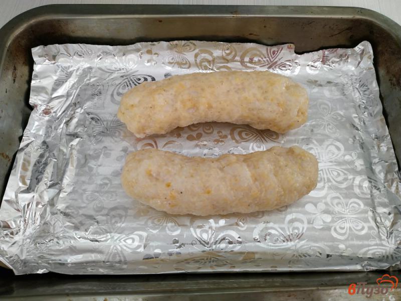 Фото приготовление рецепта: Запечённые сосиски в рисовой шубке шаг №5