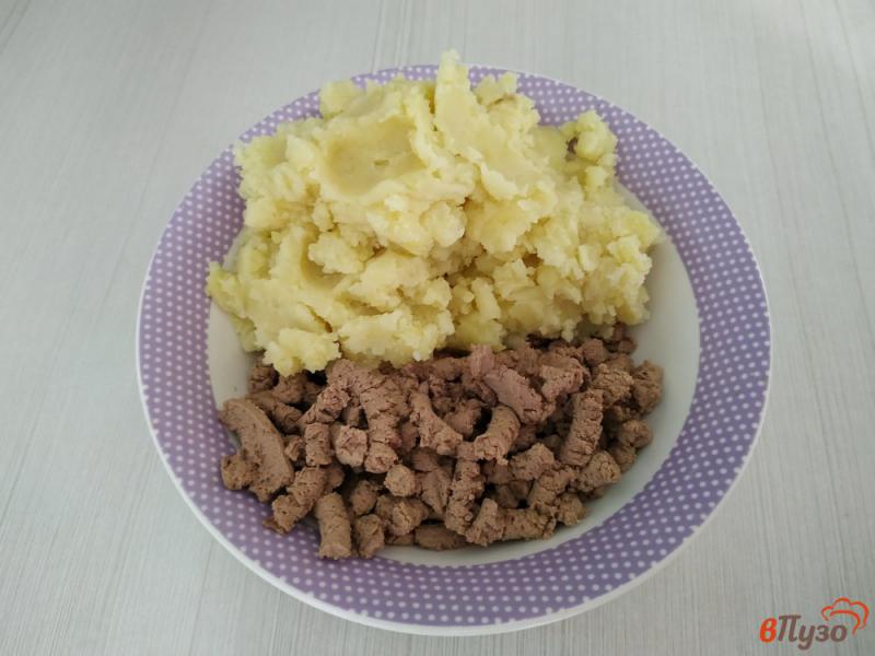 Фото приготовление рецепта: Вареники с картофелем и печенью впрок шаг №3