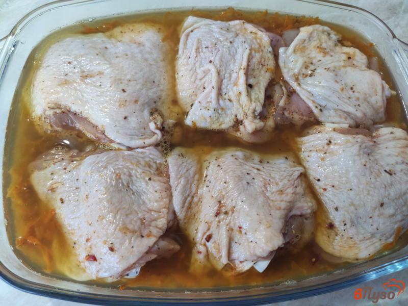 Фото приготовление рецепта: Куриные бедра запечённые с гречкой шаг №7