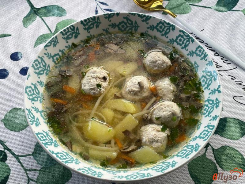 Фото приготовление рецепта: Грибной суп с фрикадельками шаг №8