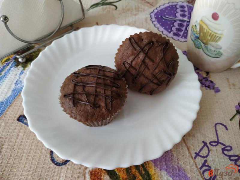 Фото приготовление рецепта: Шоколадный кекс в микроволновке шаг №9