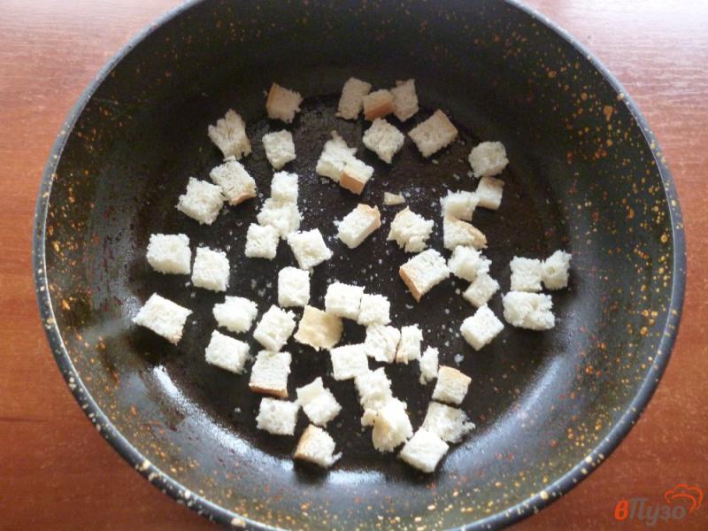 Фото приготовление рецепта: Овощной салат с сухариками шаг №3