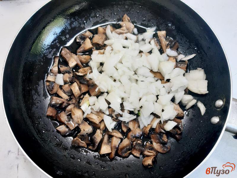 Фото приготовление рецепта: Рулеты из лаваша с грибами шаг №2