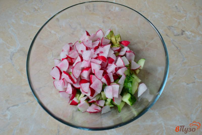 Фото приготовление рецепта: Овощной салат с авокадо без майонеза шаг №3