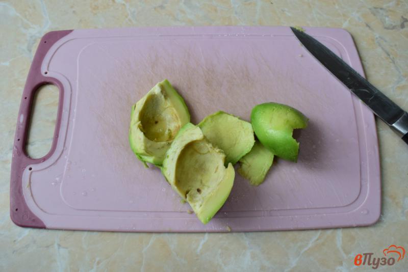 Фото приготовление рецепта: Овощной салат с авокадо без майонеза шаг №1