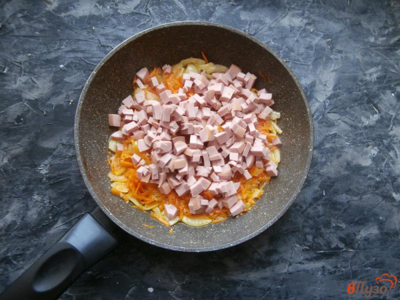 Фото приготовление рецепта: Гороховый суп с вареной колбасой шаг №6
