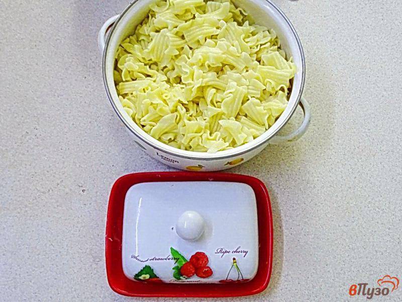 Фото приготовление рецепта: Паста с сыром и грибным соусом шаг №1