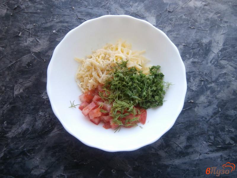 Фото приготовление рецепта: Конвертики из лаваша с помидорами и сыром шаг №2