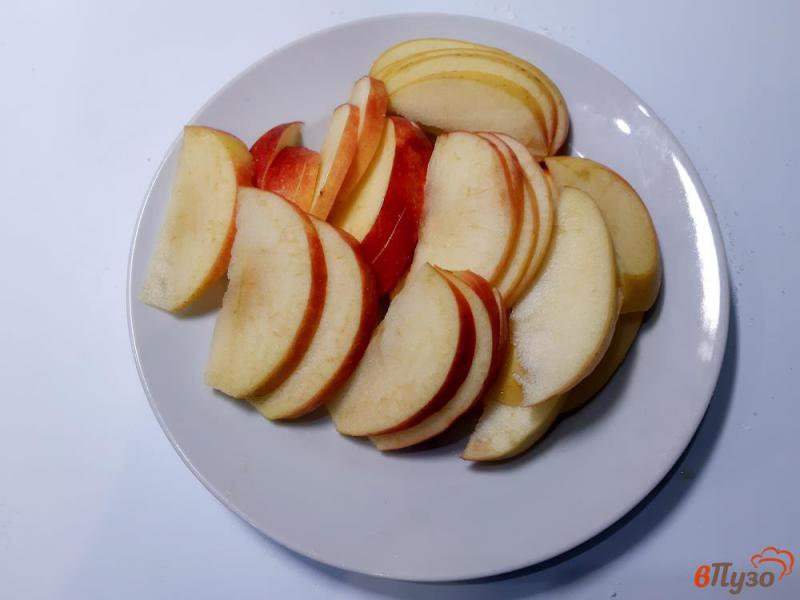 Фото приготовление рецепта: Шарлотка двойная с яблоками шаг №9