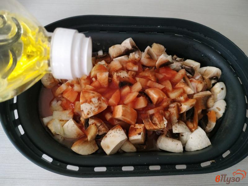 Фото приготовление рецепта: Куриный гуляш с грибами в пароварке шаг №5