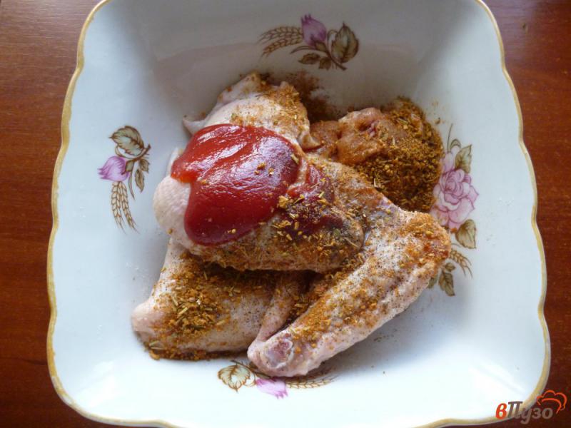 Фото приготовление рецепта: Запечённые куриные крылья с овощами шаг №1